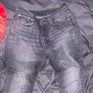 faded black low rise levi skinny jeans